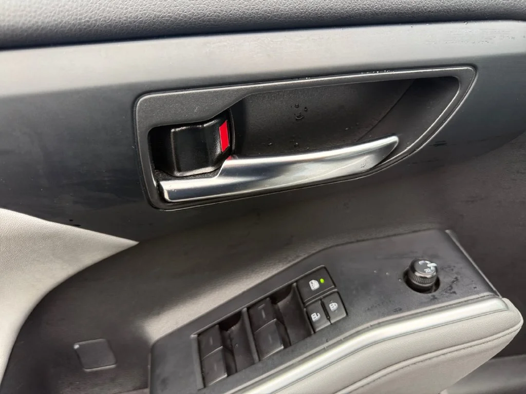 Used 2022 Silver Toyota XLE image 12