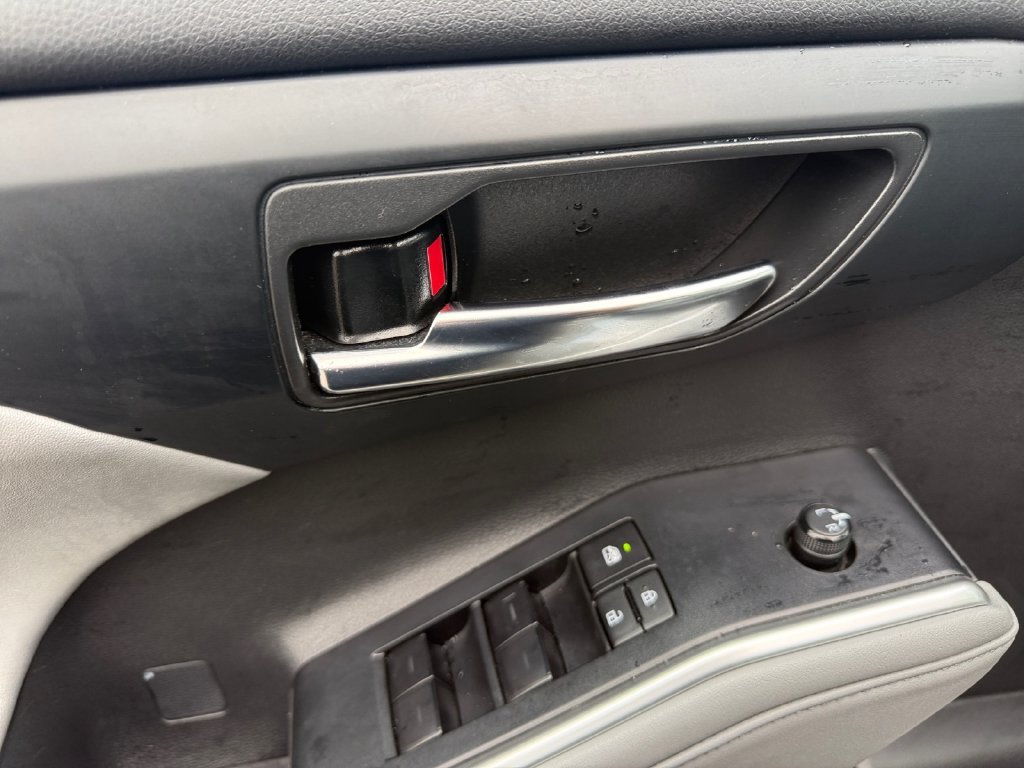Used 2022 Silver Toyota XLE image 12