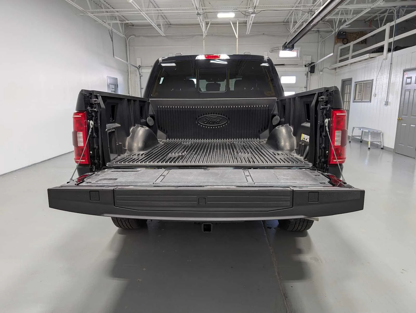 Used 2022 Agate Black Ford XLT image 43