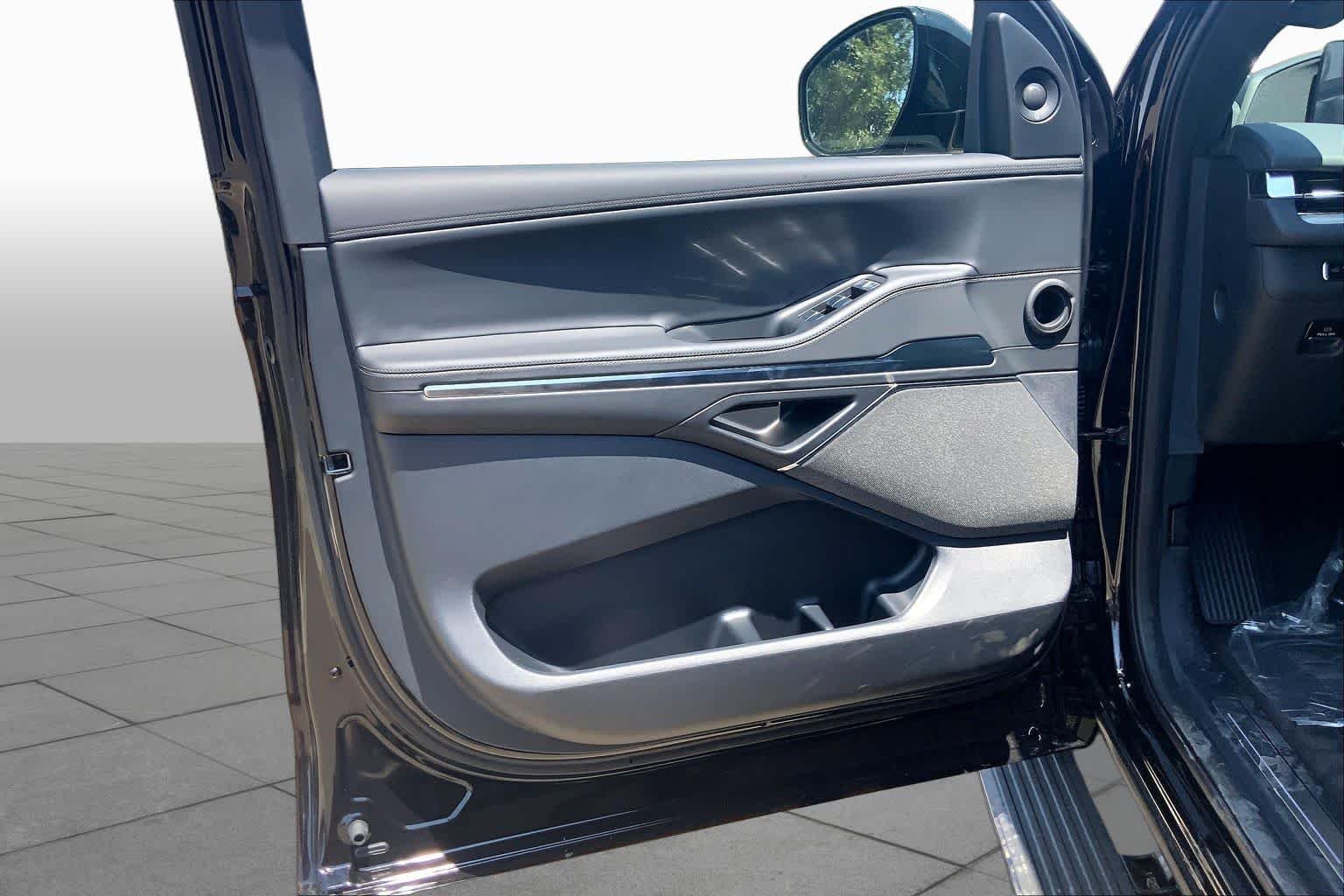 New 2027 Infinite Black Metallic Clearcoat Lincoln Reserve image 10