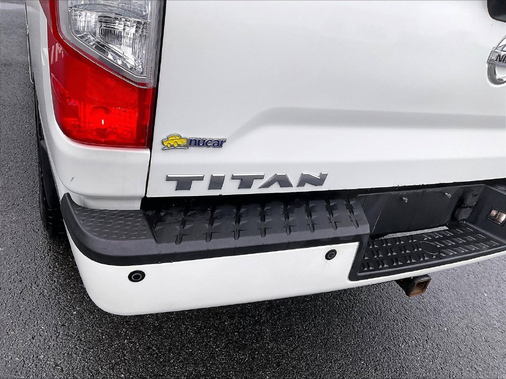 Used 2017 White Nissan SL image 29
