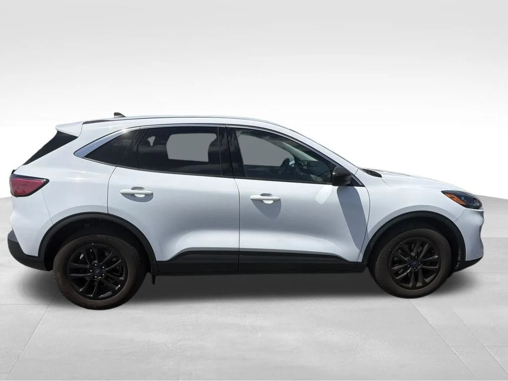 Used 2022 White Ford SE image 23