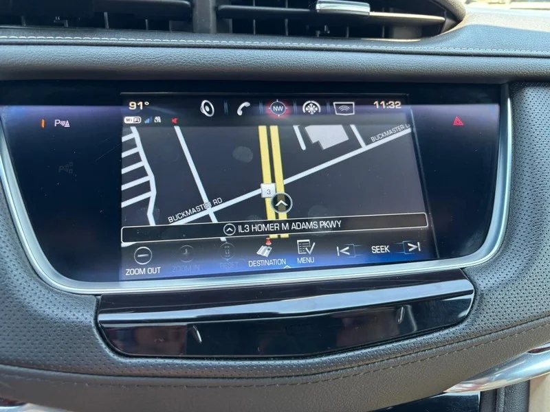 Used 2019 Crystal White Tricoat Cadillac Premium Luxury FWD image 19