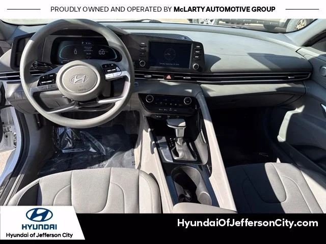 Used 2025 White Hyundai Blue image 18