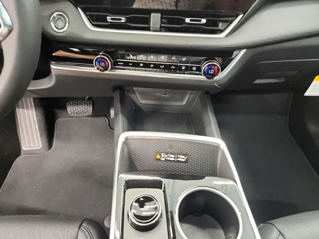 New 2027 White Chevrolet LT image 35