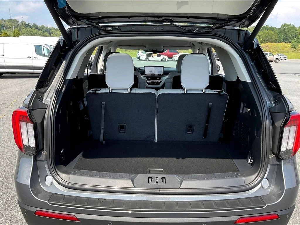 New 2026 Carbonized Gray Metallic Ford Active image 32