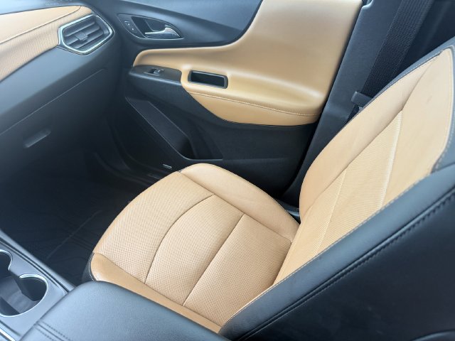 Used 2021 IRIDESCENT PEARL TRICOAT Chevrolet Premier image 17