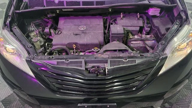 2014 Toyota Sienna L - Photo 21