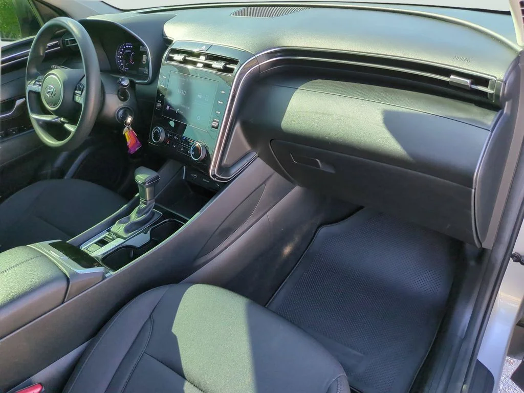 Used 2023 Silver Hyundai SE image 10