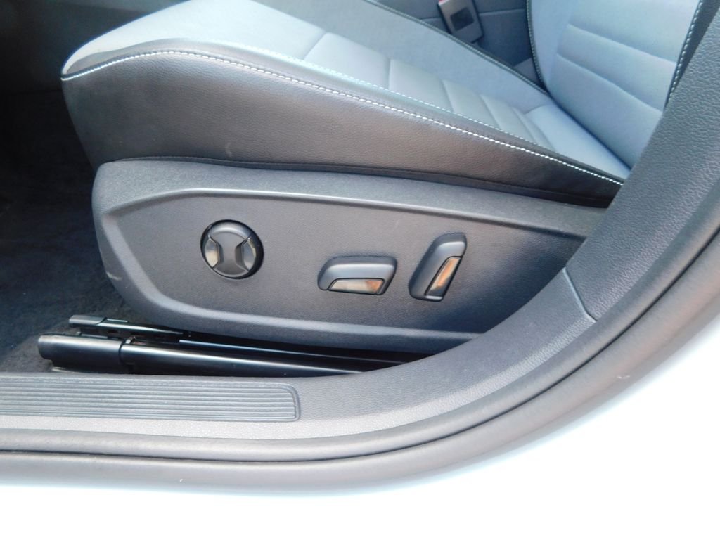 Used 2025 Monterey Blue Volkswagen 1.5T SE image 14
