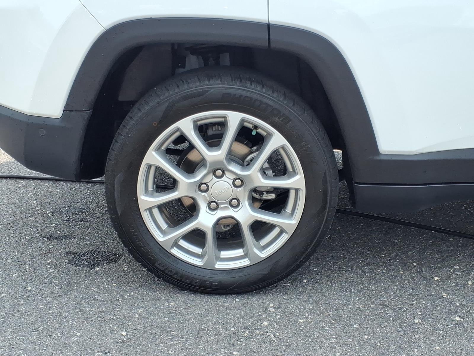 Used 2023 Bright White Clearcoat Jeep Latitude Lux image 12