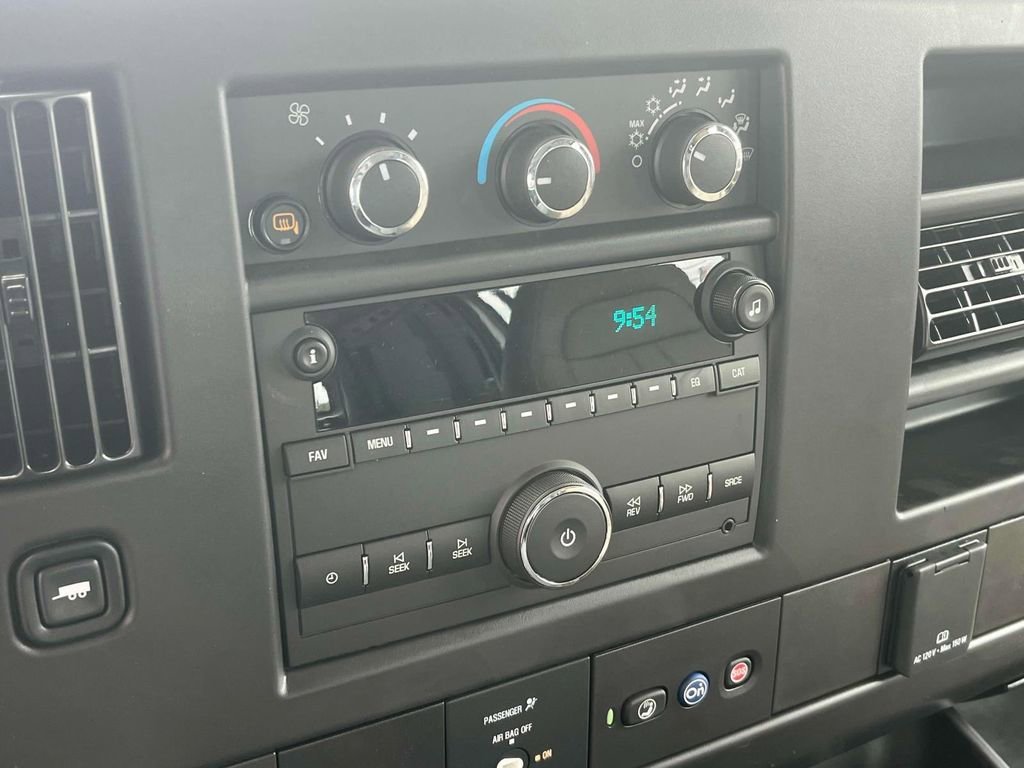 2025 GMC Savana Cargo Work Van - Photo 25