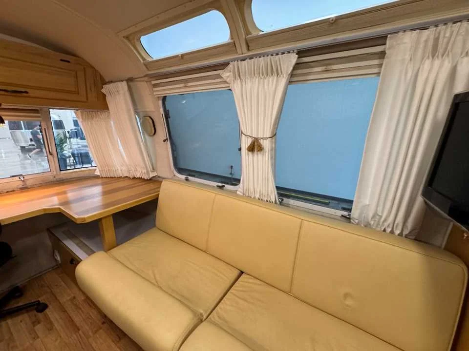 Used 2011 SILVER AIRSTREAM  image 26