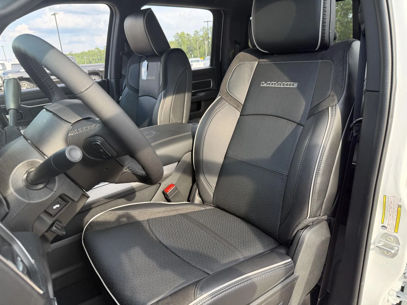 New 2026 Bright White Clear-Coat Exterior Paint RAM Laramie image 17
