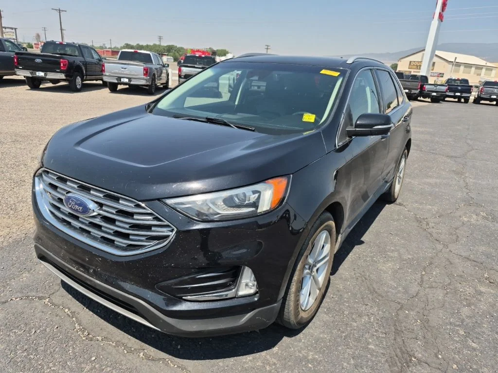 Used 2020 Black Ford SEL image 3