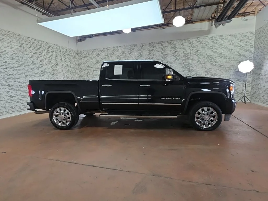 Used 2017 Onyx Black GMC Denali image 8