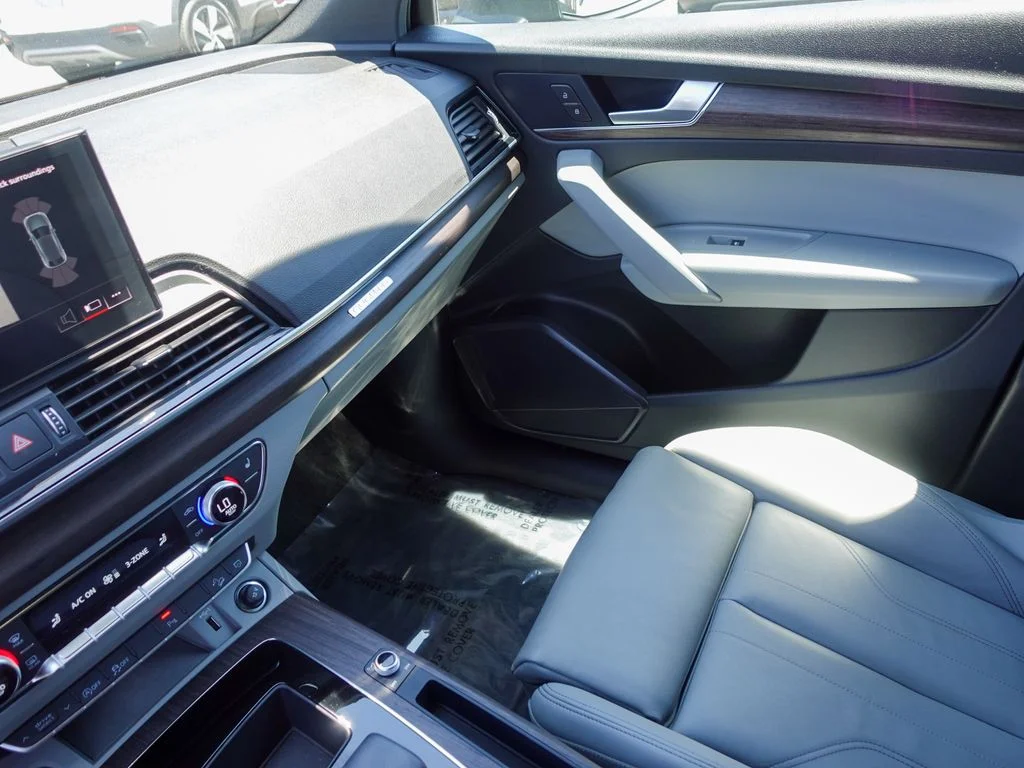 Used 2024 Daytona Gray Pearl Effect Audi 45 S line Premium image 21