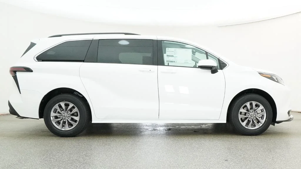 New 2026 Ice Cap Toyota LE image 13
