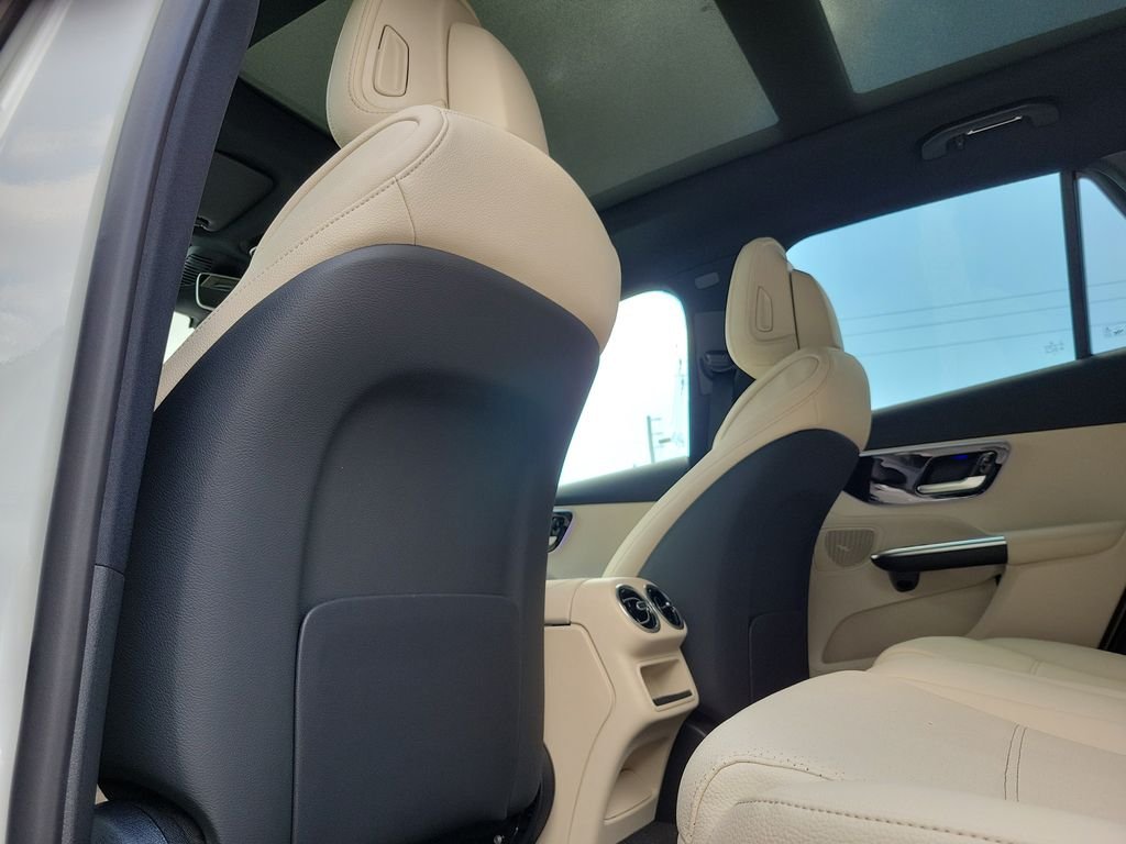 New 2026 White Mercedes-Benz GLC 300 image 11