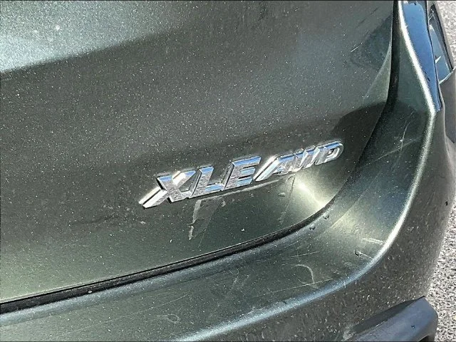 Used 2018 Green Toyota XLE image 29