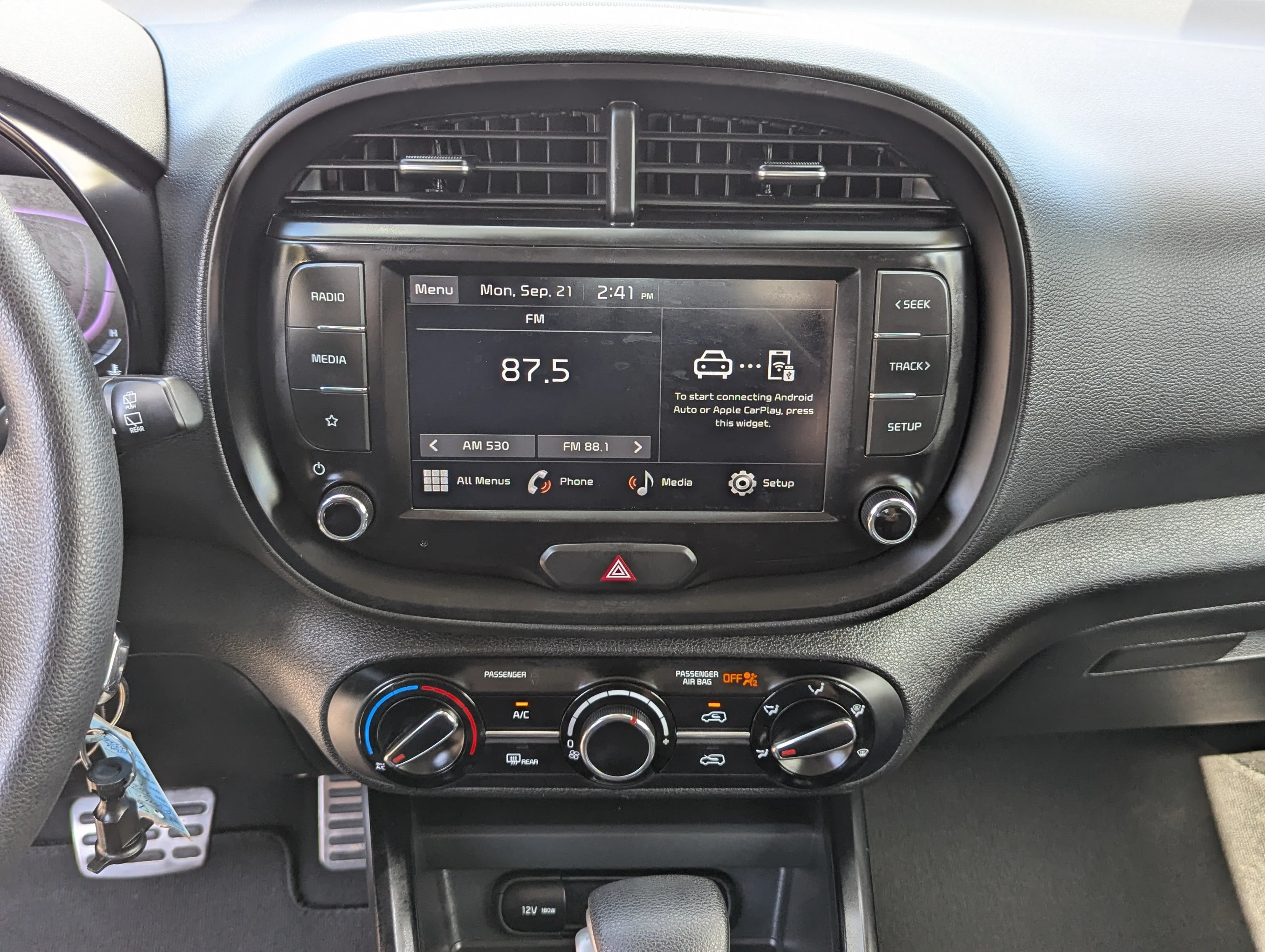 Used 2024 Snow White Pearl Kia LX image 30