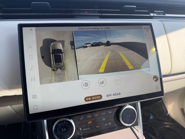 Used 2023 White Land Rover SE image 22