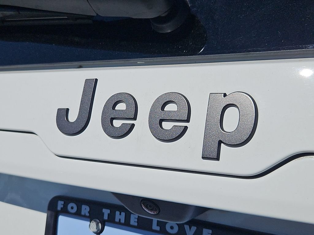 New 2026 Bright White Clear-Coat Exterior Paint Jeep Limited image 25