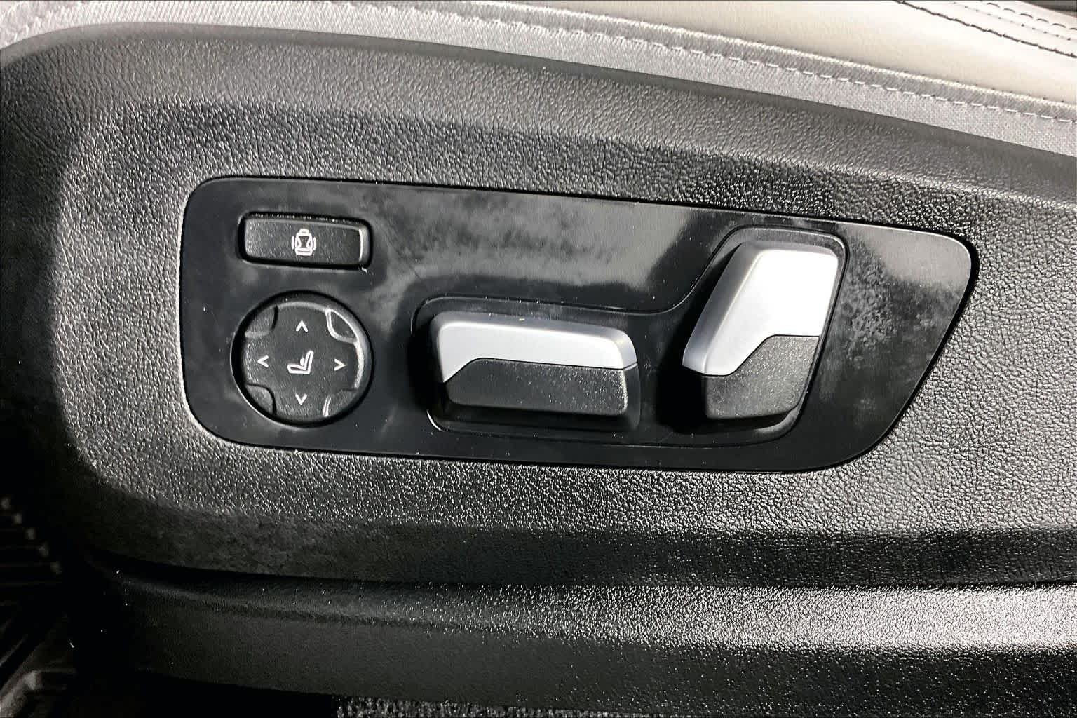 Used 2024 Skyscraper Grey Metallic BMW xDrive40i image 30