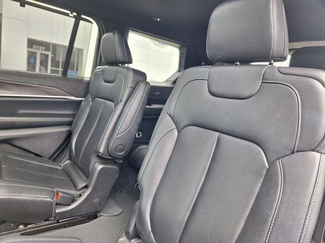 Used 2024 Baltic Gray Metallic Clearcoat Jeep Limited image 27
