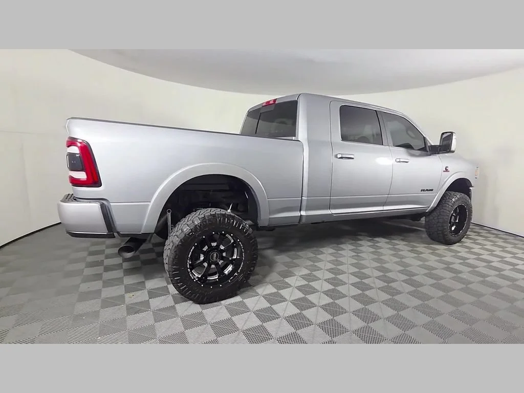 Used 2024 Billet Silver Metallic Clearcoat Ram Laramie image 40