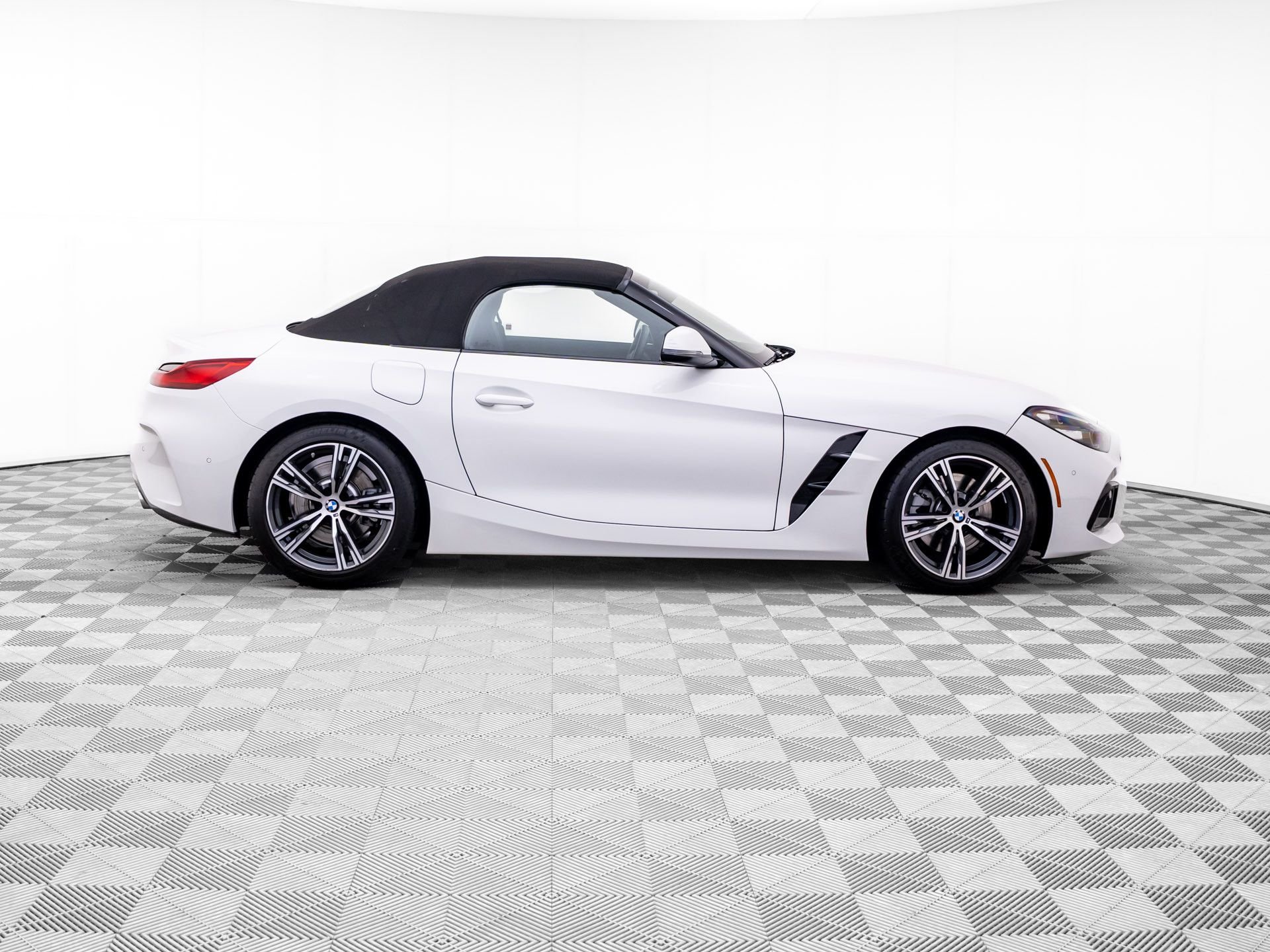 Certified Used 2026 Alpine White BMW sDrive30i image 6