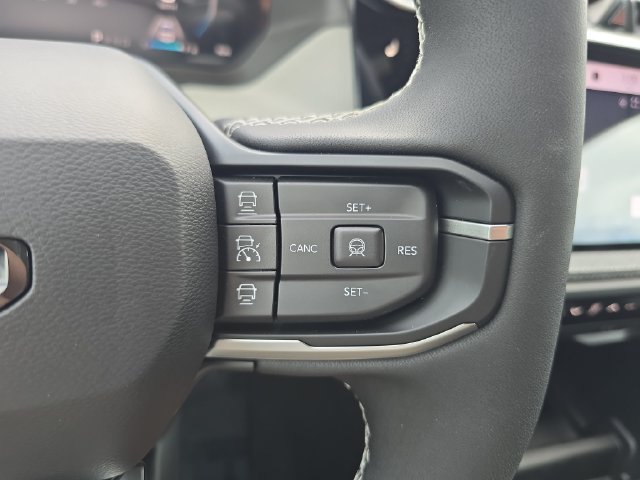 New 2026 Diamond Black Crystal Pearl-Coat Exterior Paint Jeep Laredo image 23