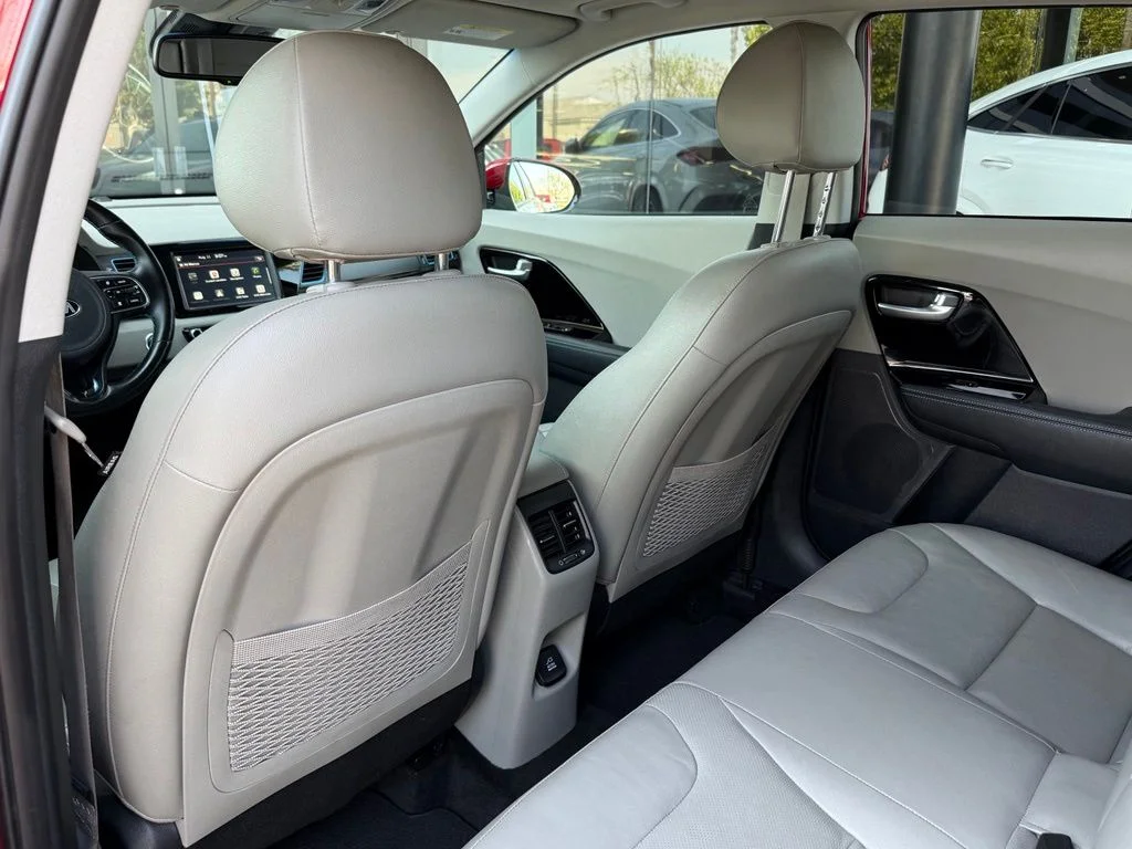 Used 2018 Red Kia Touring image 24