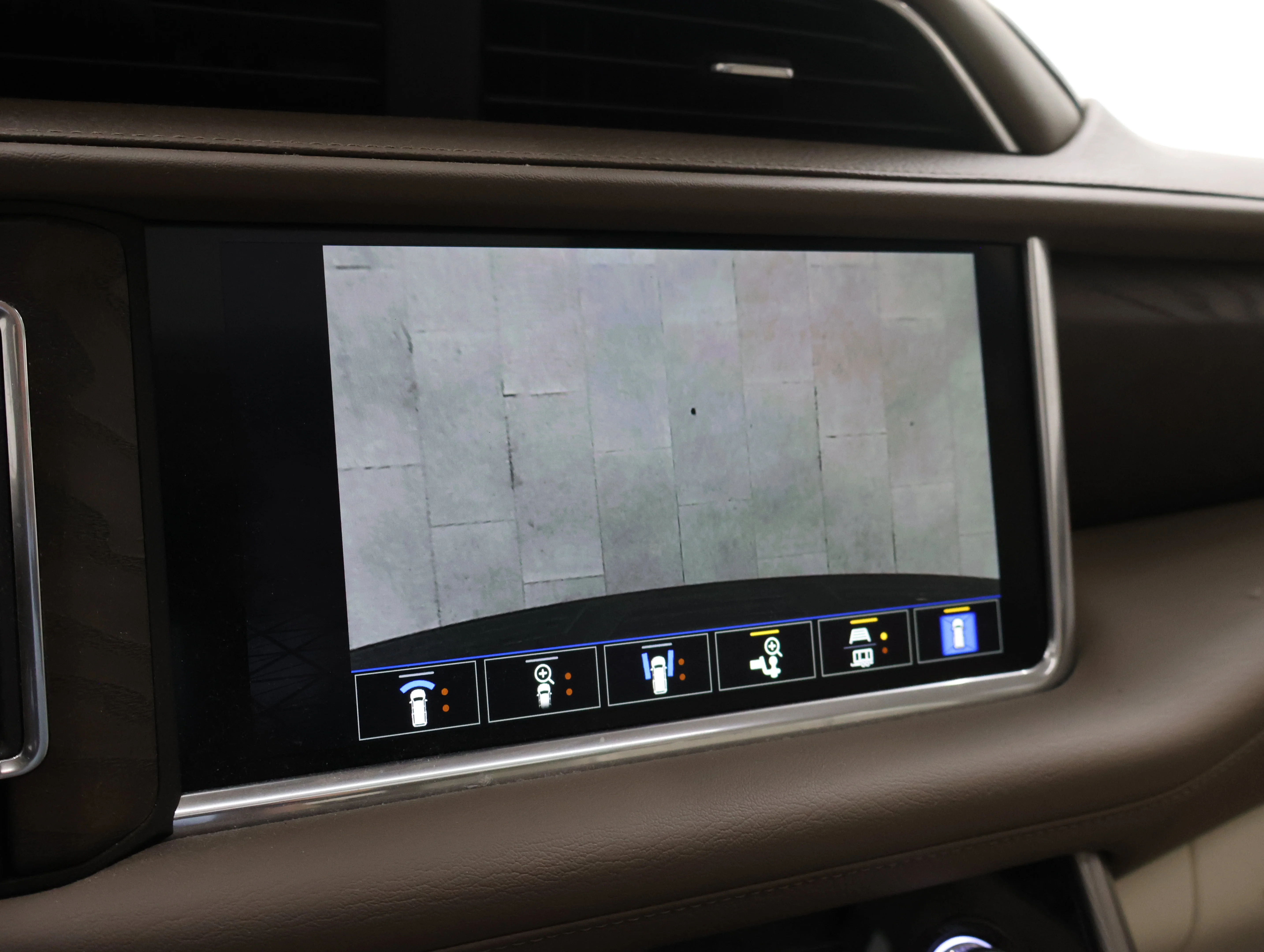 Used 2022 Redwood Metallic GMC Denali image 23
