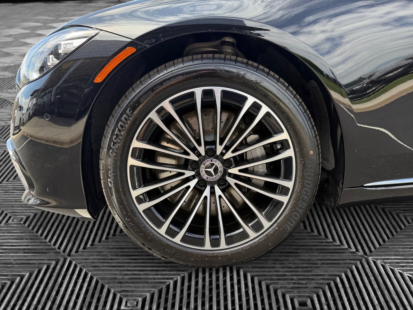 Used 2026 Obsidian Black Metallic Mercedes-Benz S 580 image 9