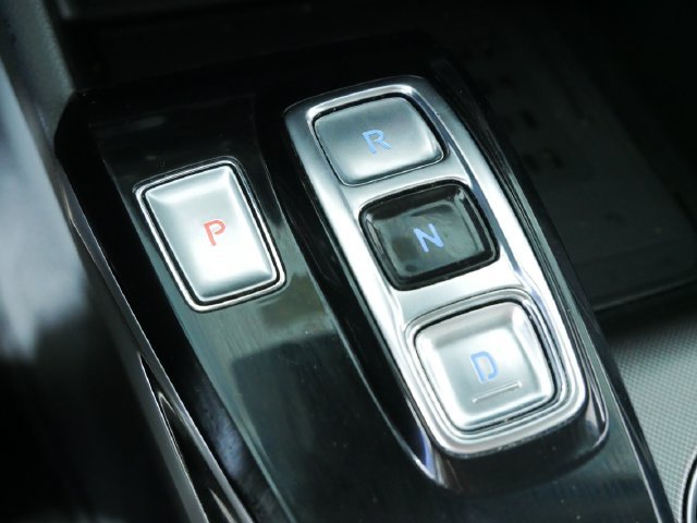 Used 2023 White Hyundai SEL image 31