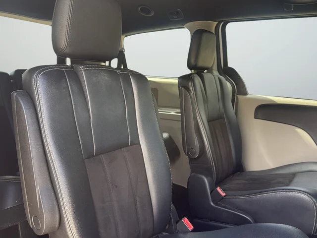 Used 2019 White Dodge SXT image 24