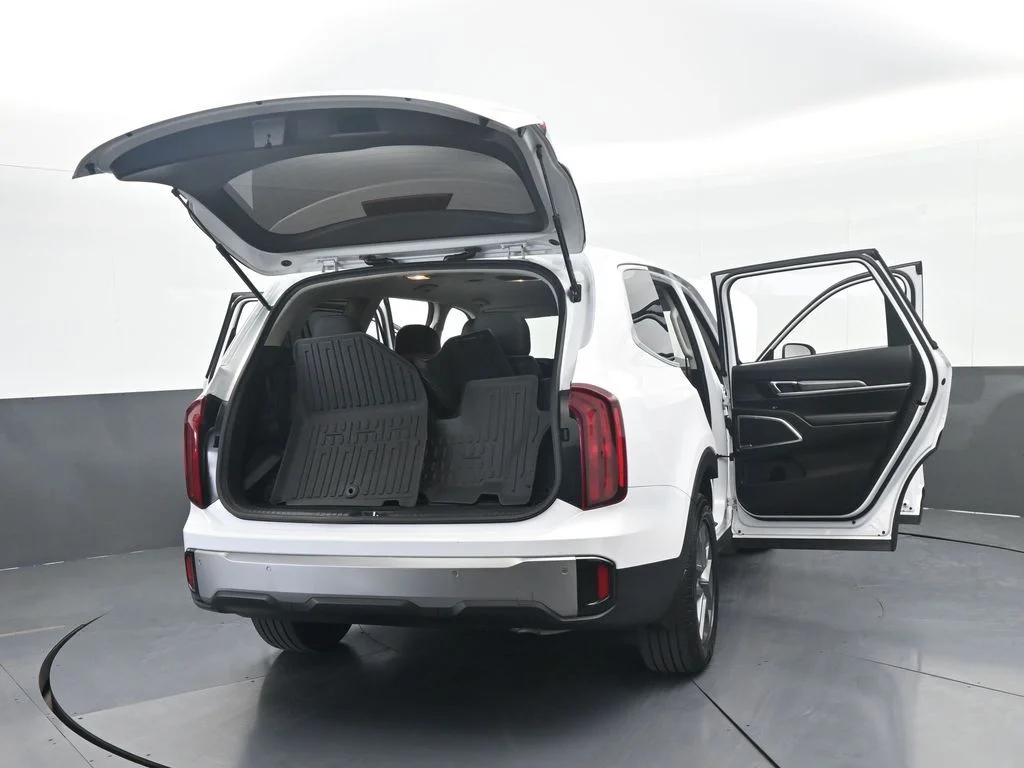Used 2025 Glacial White Pearl Kia LX image 76