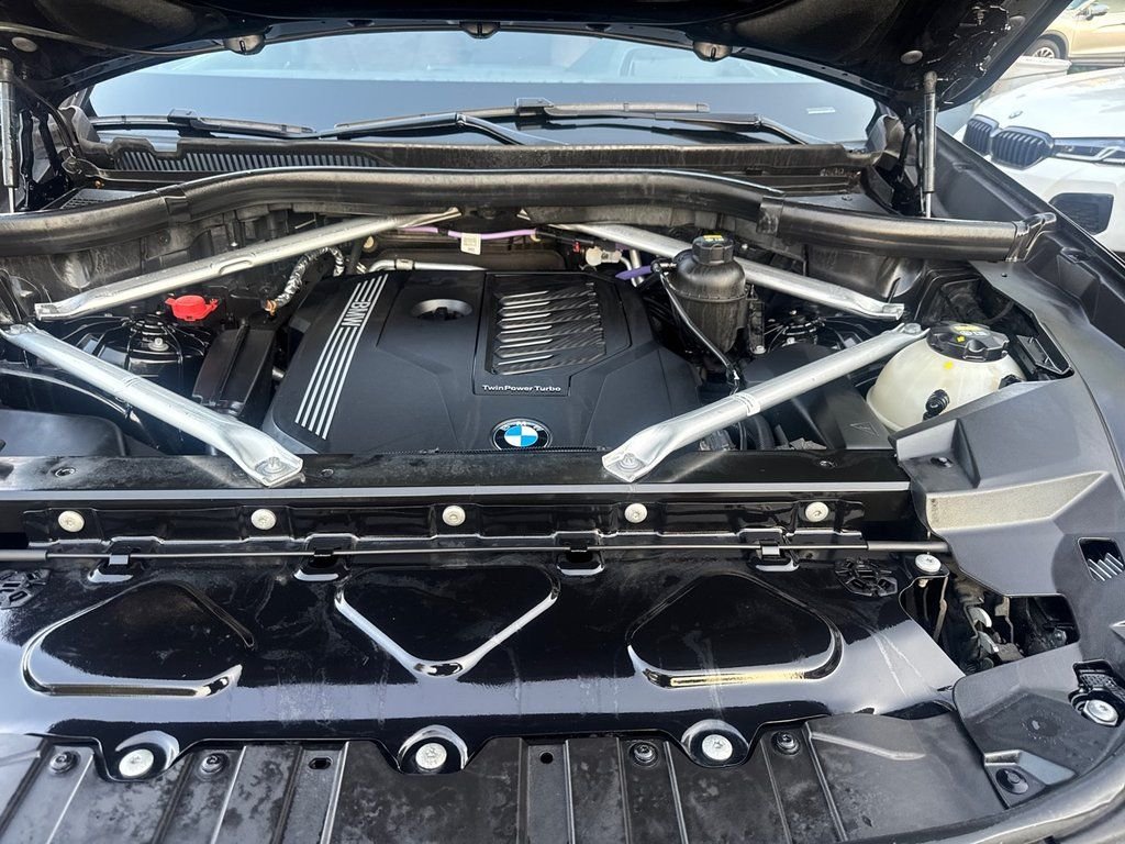 Used 2022 Black BMW xDrive40i image 40