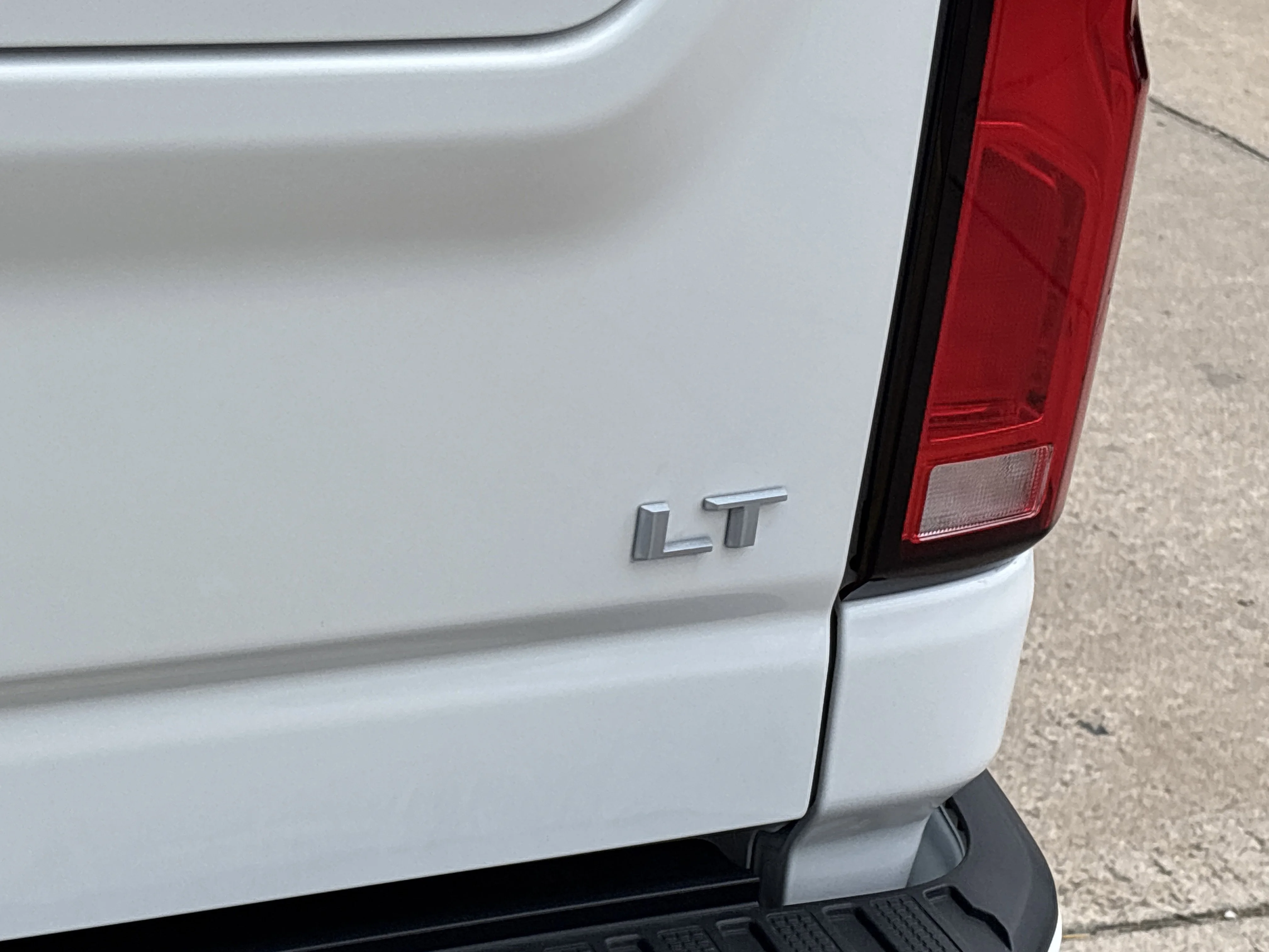 Used 2025 Summit White Chevrolet LT 4WD image 5