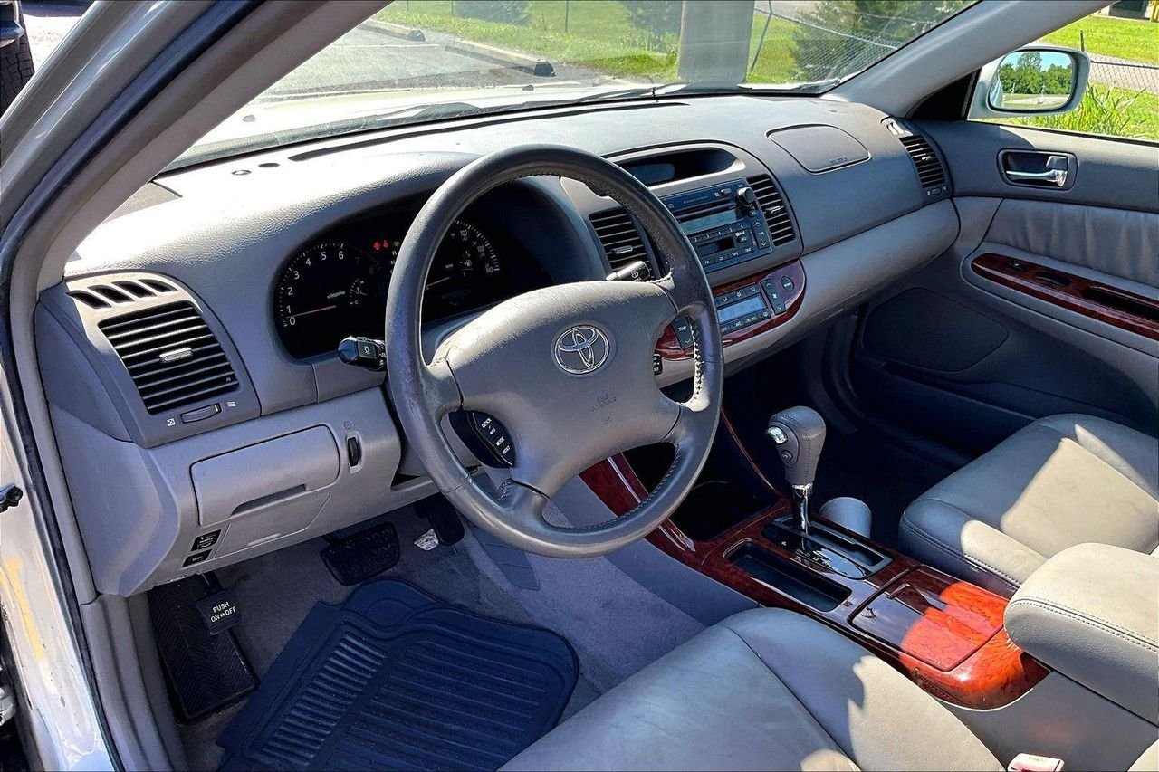 Used 2003 Lunar Mist Toyota XLE V6 image 5
