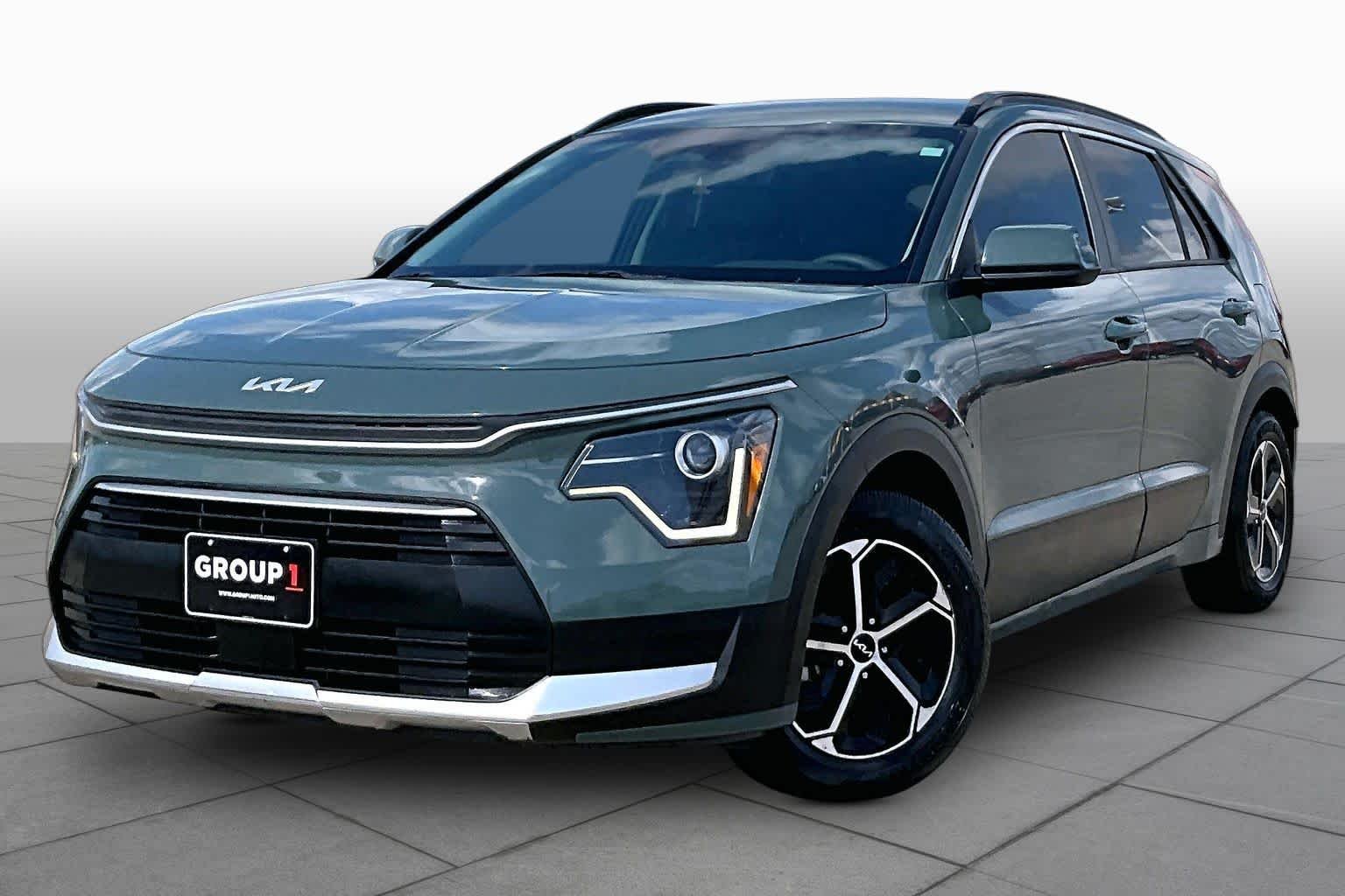 Used 2023 Cityscape Green Kia EX image 3