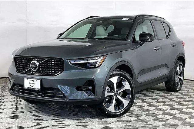 2026 Volvo XC40 B5 Plus