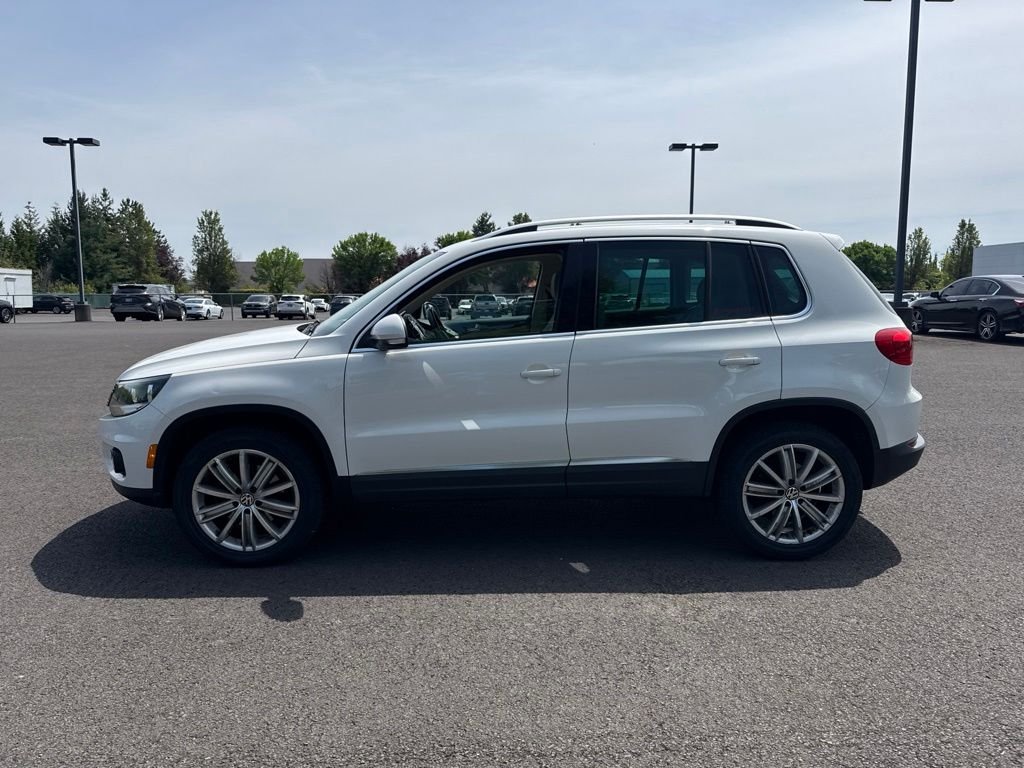 Used 2013 Candy White Volkswagen AWD One-Owner image 4
