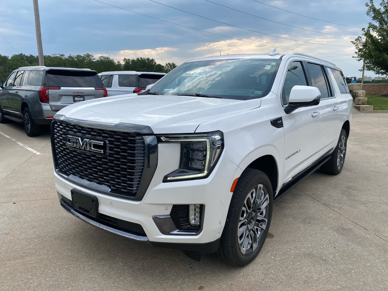 Used 2023 GMC Yukon XL Denali Ultimate with VIN 1GKS2KKL0PR165739 for sale in Kansas City