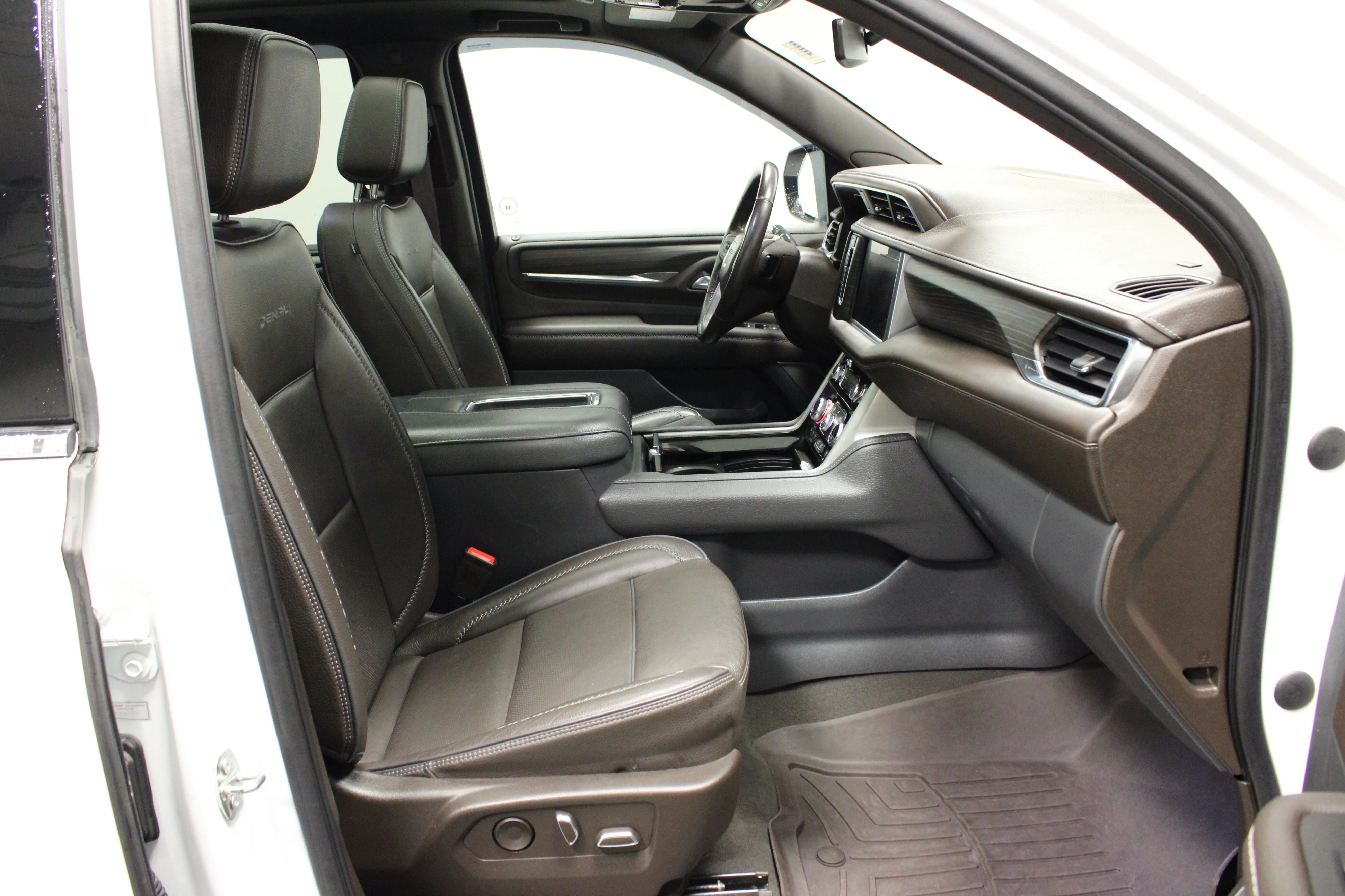 Used 2022 Summit White GMC Denali image 16