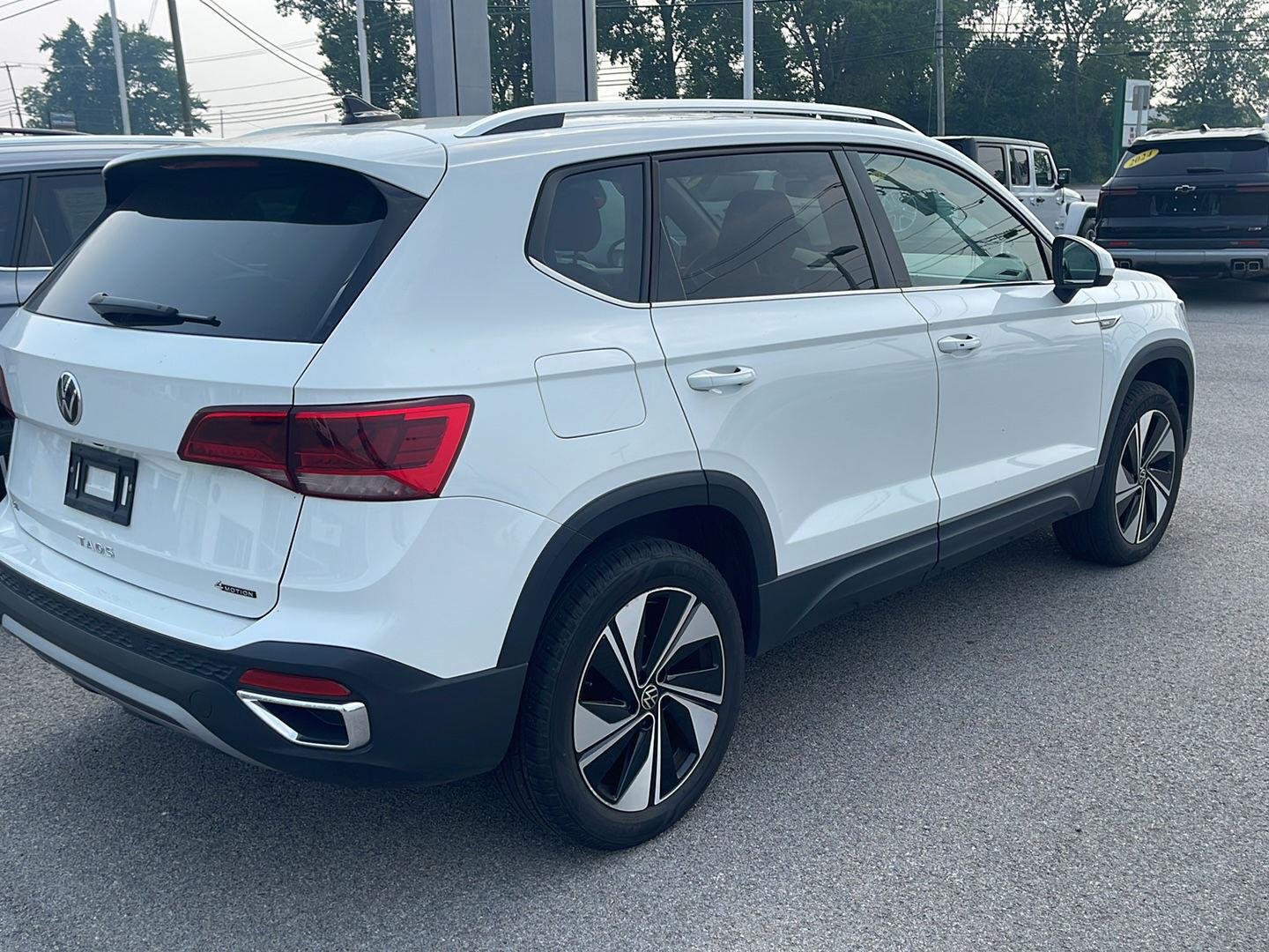 Used 2024 Pure White Volkswagen SE image 6