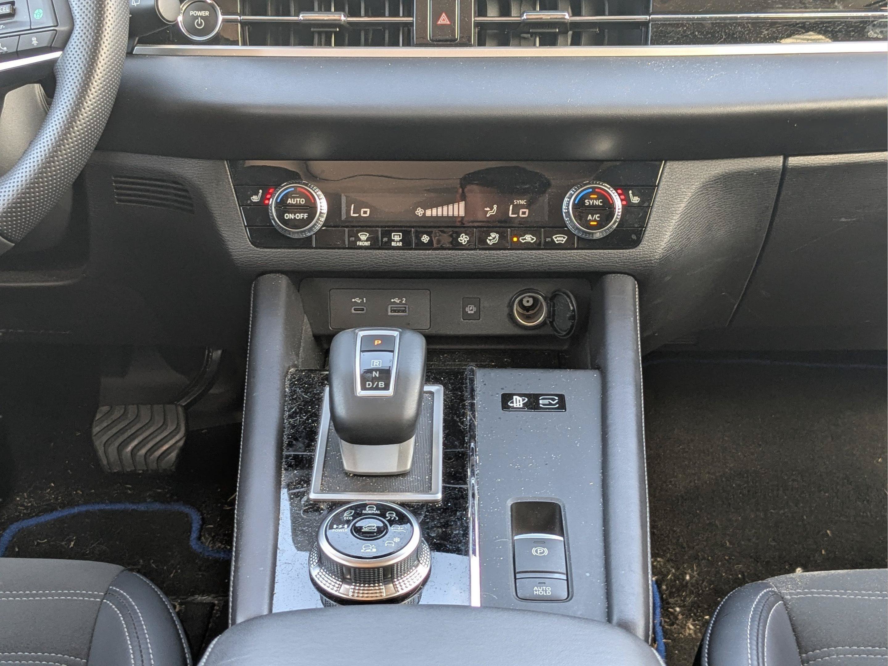 2025 Mitsubishi Outlander Plug-in Hybrid SE - Photo 18