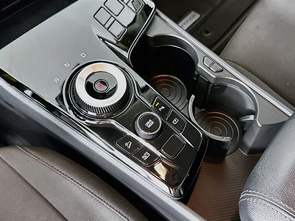 Used 2025 Fusion Black Kia LX image 17