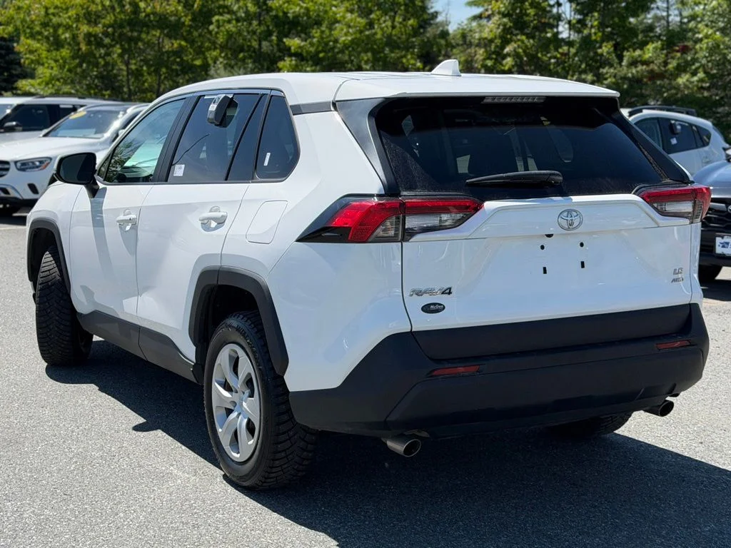 Used 2023 White Toyota LE image 3